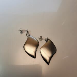 Vintage Silver Curved Leaf Earrings, Polished Finish, Modern Minimalist